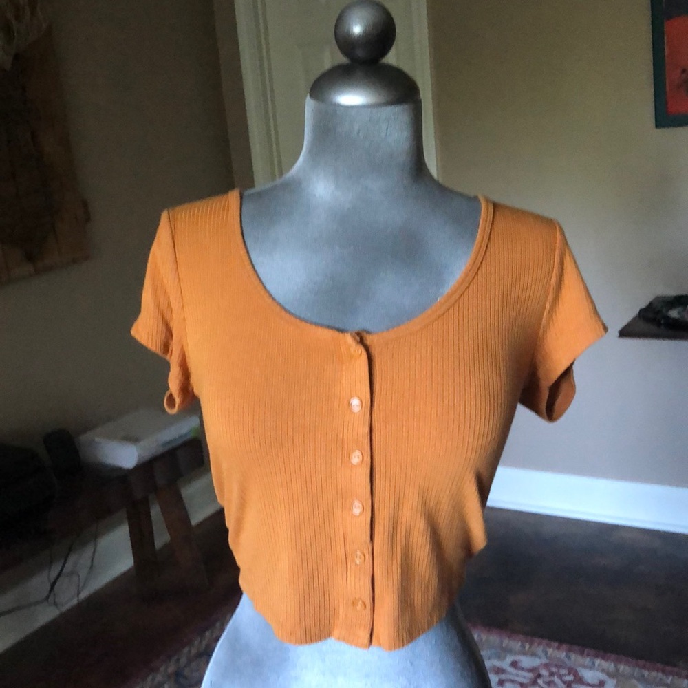 Cute mustard crop top